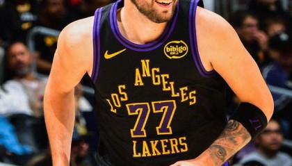 蜘蛛直播登录入口-詹姆斯造NBA神迹！东契奇42+5+12完胜哈登，湖人轻取骑士18战16胜
